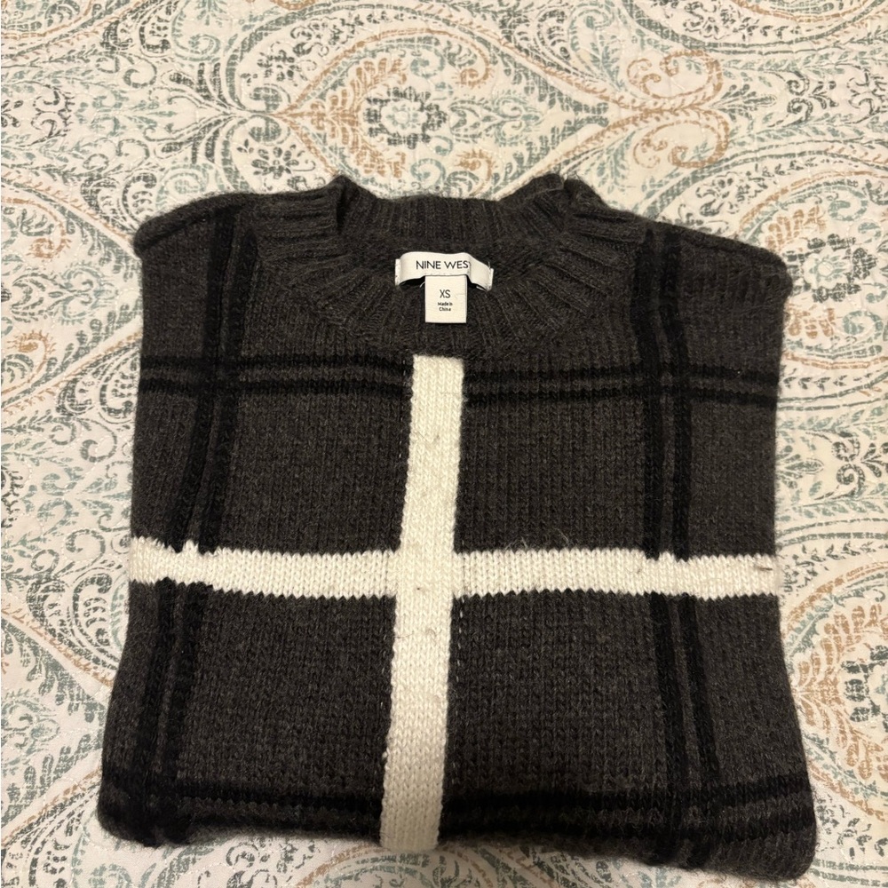 Nine West Grey / Black / White long sleeve sweater size XS
